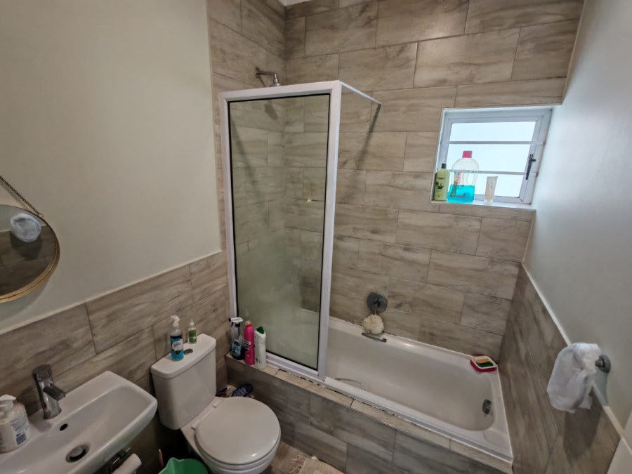To Let 2 Bedroom Property for Rent in More Grove Eastern Cape